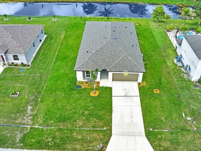 Building Photo - 2033 SW Castinet Ln