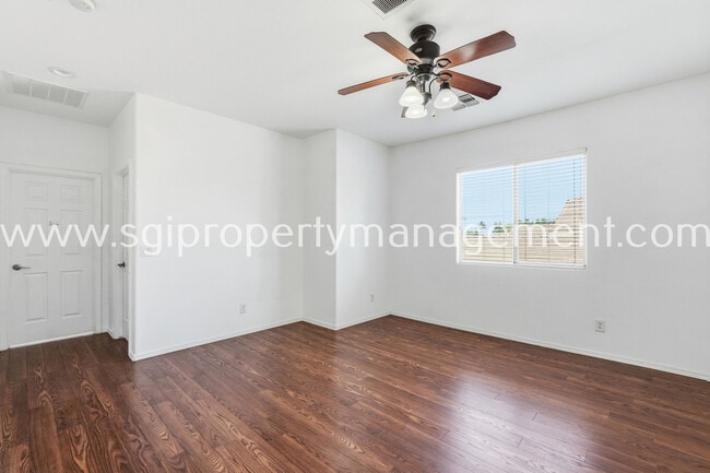 Building Photo - 6827 N 71st Dr