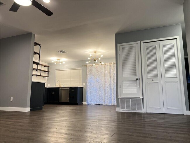 Building Photo - 7004 Colony Park Dr