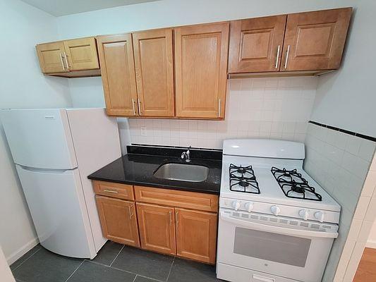 Building Photo - 3 bedroom in BRONX NY 10458