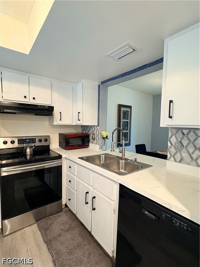 Building Photo - 4520 SW 8th Pl