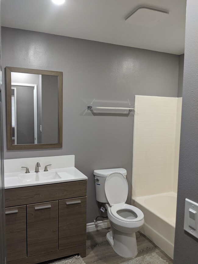 Building Photo - 23947 Del Monte Dr.