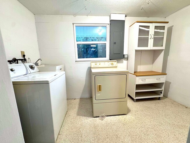 Building Photo - 6716 Anchor Way