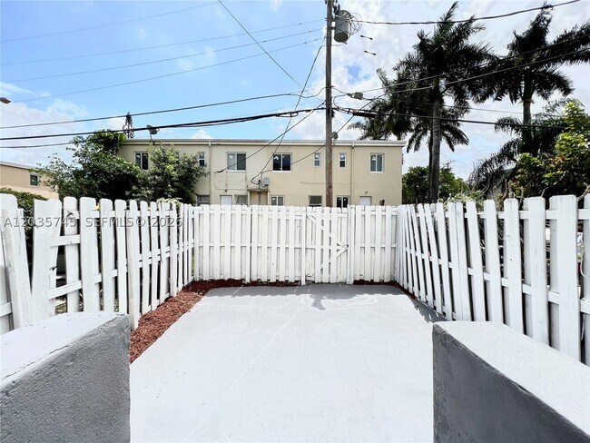 Building Photo - 444 NW 84th Terrace