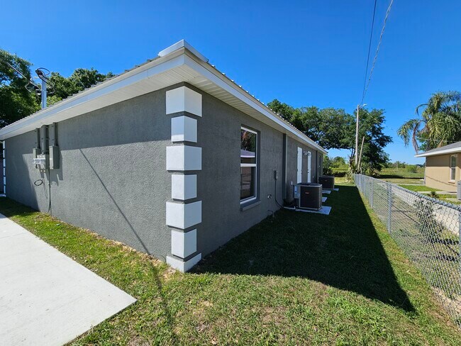 Building Photo - 311 Ave Y NE