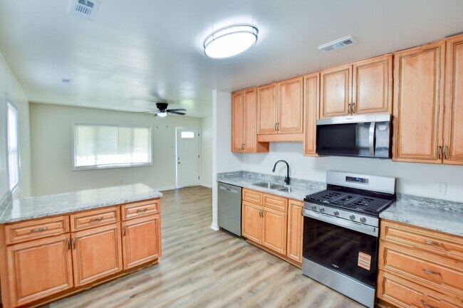 Building Photo - 1923 Bancroft Dr