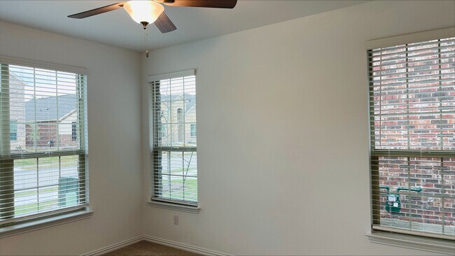 Building Photo - 10029 Little Tree Ln