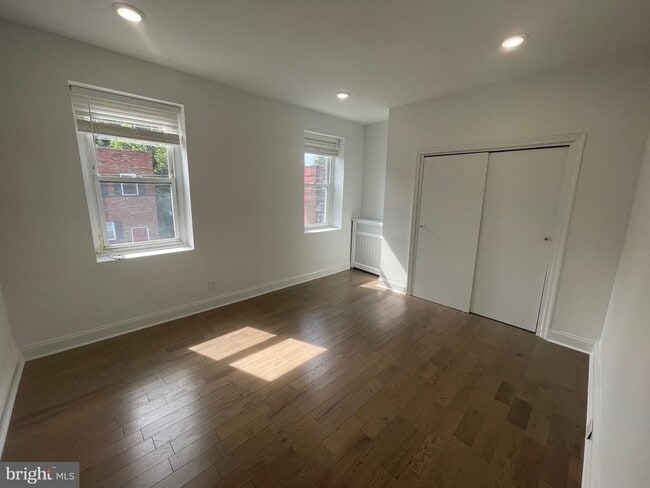 Building Photo - 2501 E Somerset St