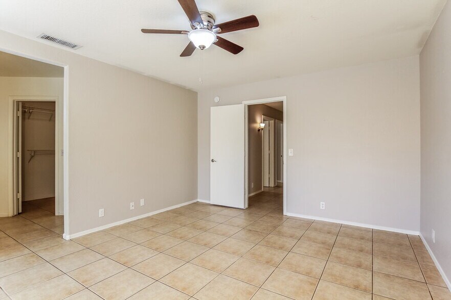 Building Photo - 8745 W Tuckey Ln