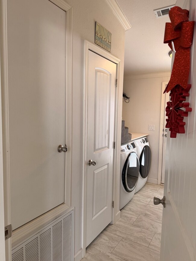 Building Photo - 7142 W 29th St