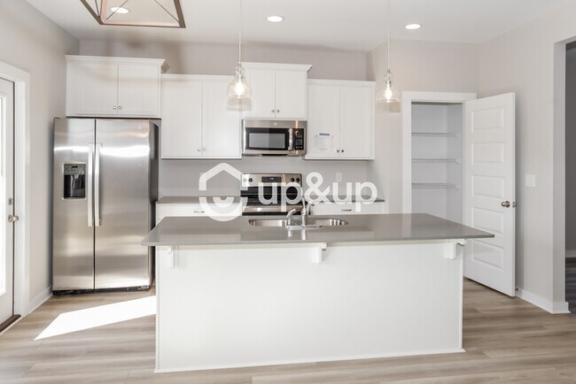 Building Photo - Fantastic 3bd/2ba home! Let yourself in!