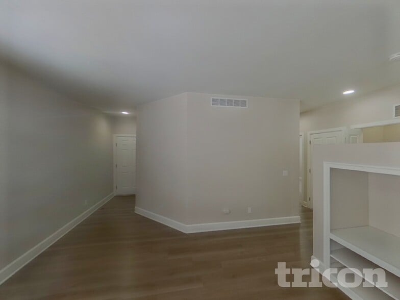 Building Photo - 2290 St Claire Dr