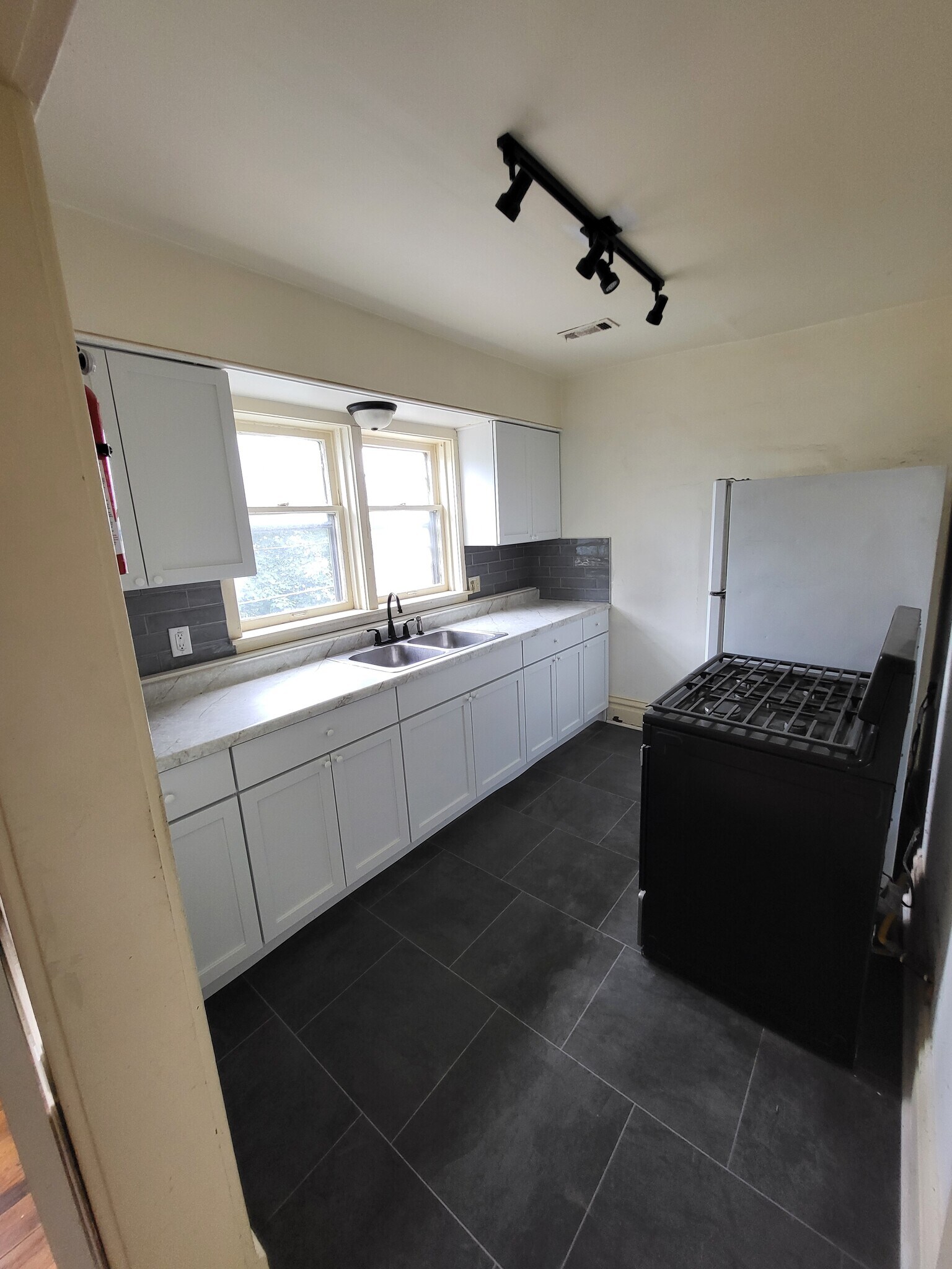 Kitchen - 429 W Cedar St