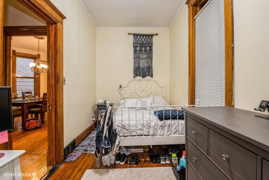 Building Photo - 716 W Briar Pl