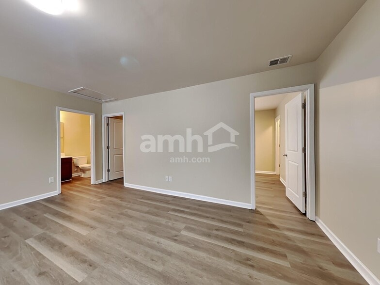 Building Photo - 350 Iveson Rd