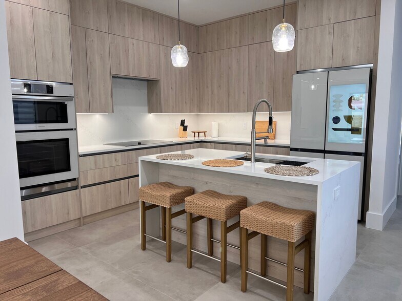 Building Photo - 300 SW 7th St