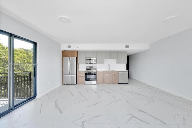 Building Photo - 840 NE 130th St