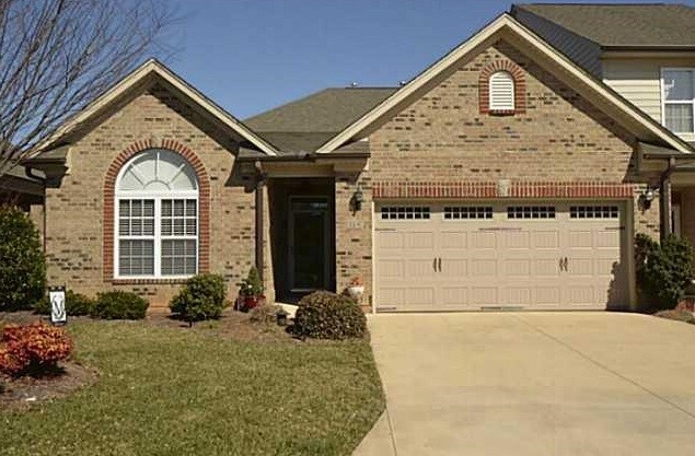 Building Photo - 315 St Nicholas Trail