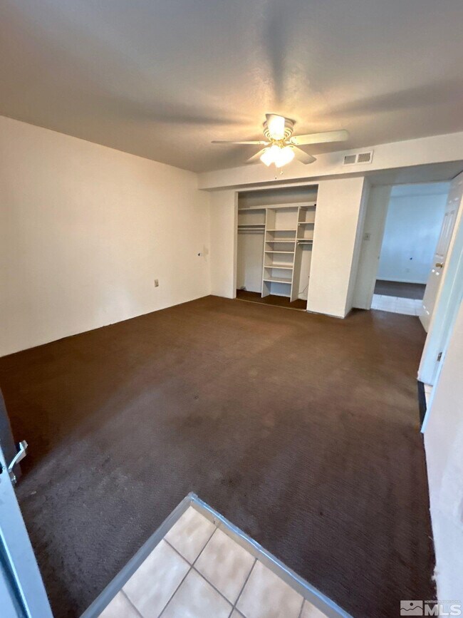 Building Photo - 306 E Quail St