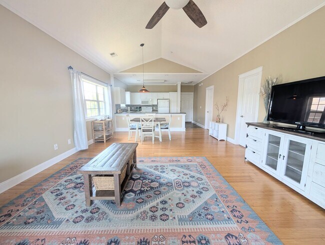 Building Photo - 3947 Gladiola Ct