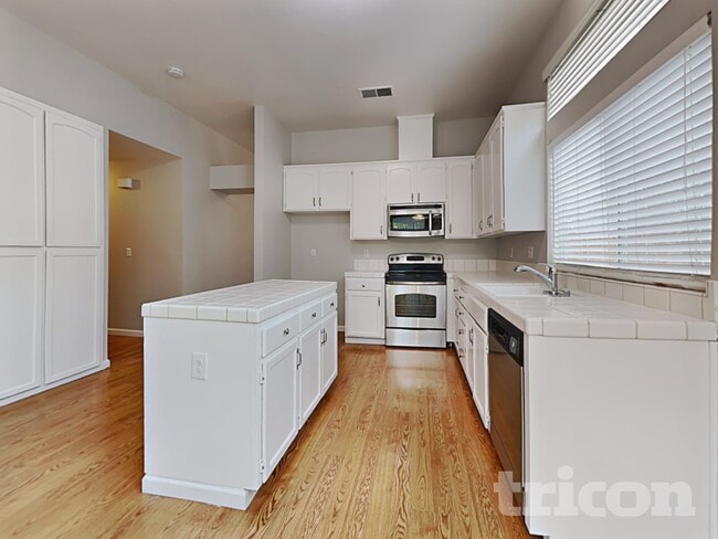 Building Photo - 1436 Northwood Dr