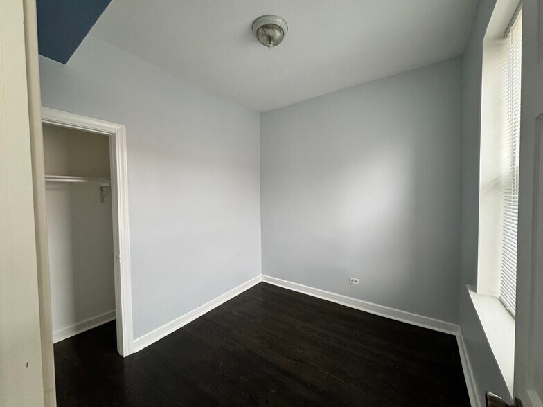 Building Photo - 620 N Kedzie Ave