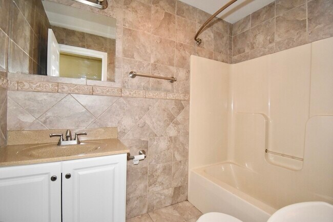 Building Photo - 181 Chestnut St