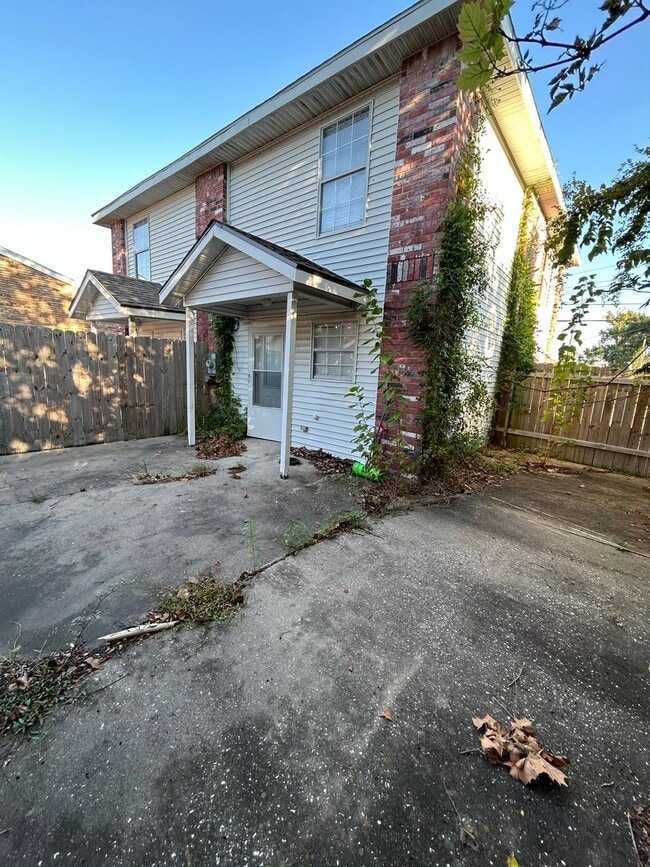 Building Photo - Apartment For Rent In Maplewood