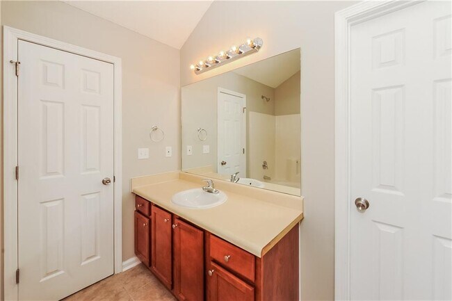 Building Photo - 246 Augusta Woods Dr