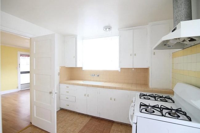 Building Photo - 4625 Kingswell Ave