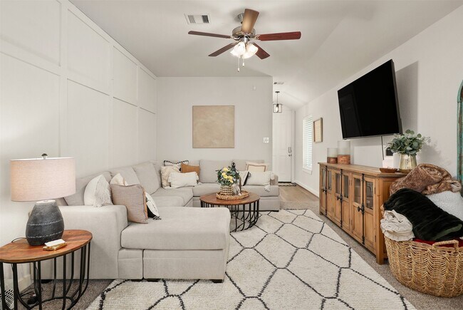 Building Photo - 2505 Bernadino Dr