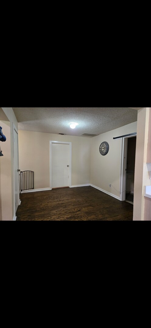 Building Photo - Move in special $500.00 Off 1st month rent!! Country style living on the hill but within the city