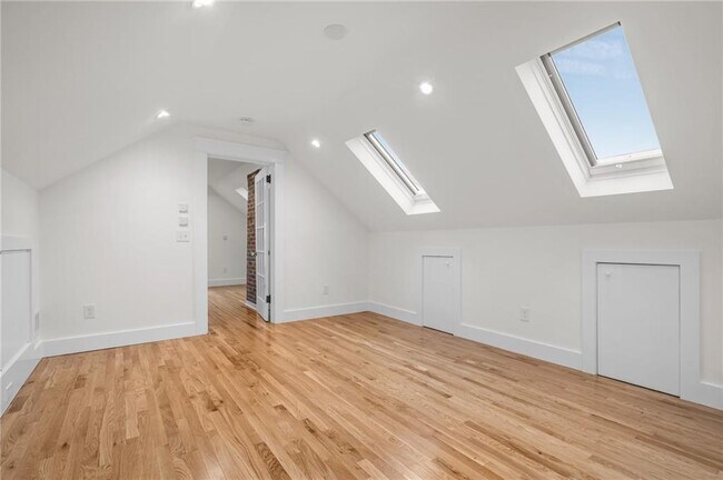 Building Photo - 36 Almy St