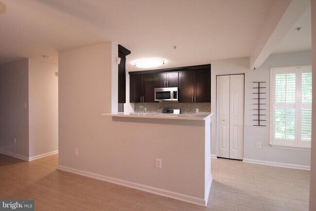 Building Photo - 7500 Calderon Ct