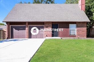 Building Photo - 3 Bedroom Pet-Friendly Home in Edmond, OK with Main Street Renewal