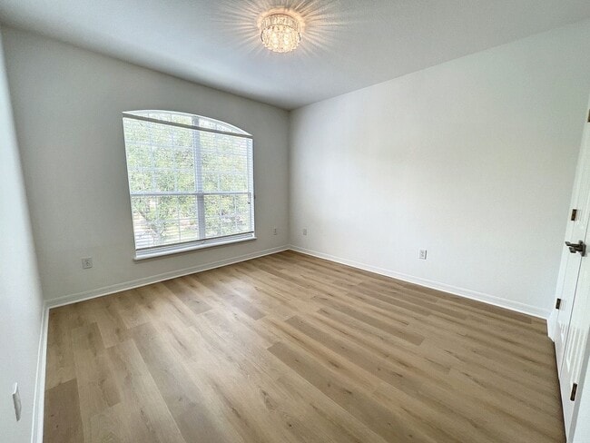 Building Photo - Beautifully Renovated Home in Tampa Palms ...