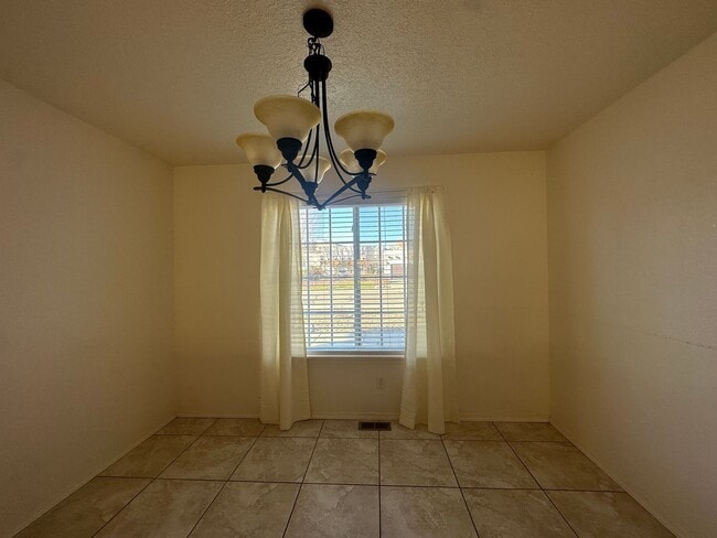 Building Photo - 3 Bedroom 2 Bathroom Home for rent in Bloomfield