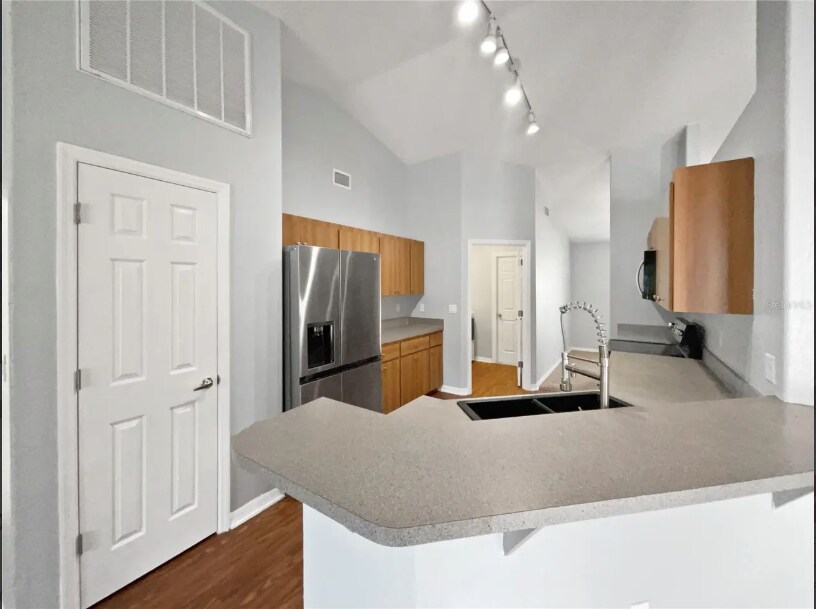 Building Photo - 7010 Summit Cir