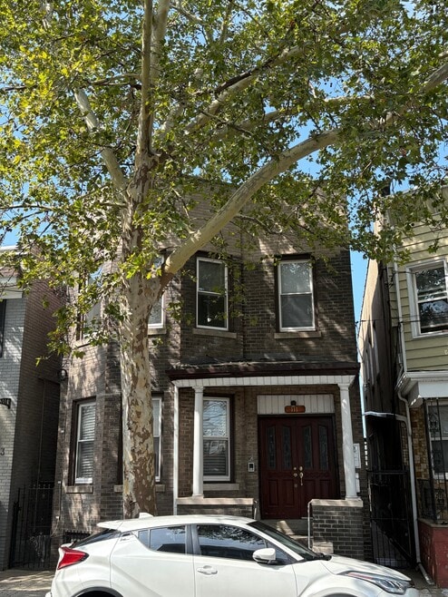 Building Photo - 111 Niagara St