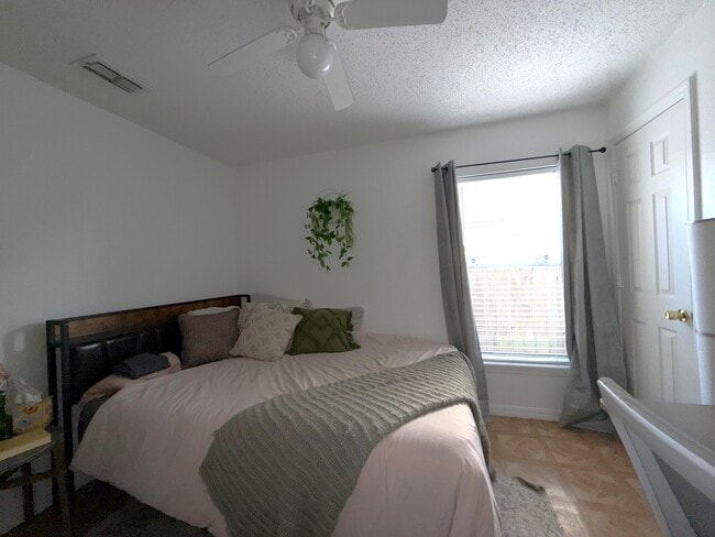 Building Photo - 6912 Long Needle Ct