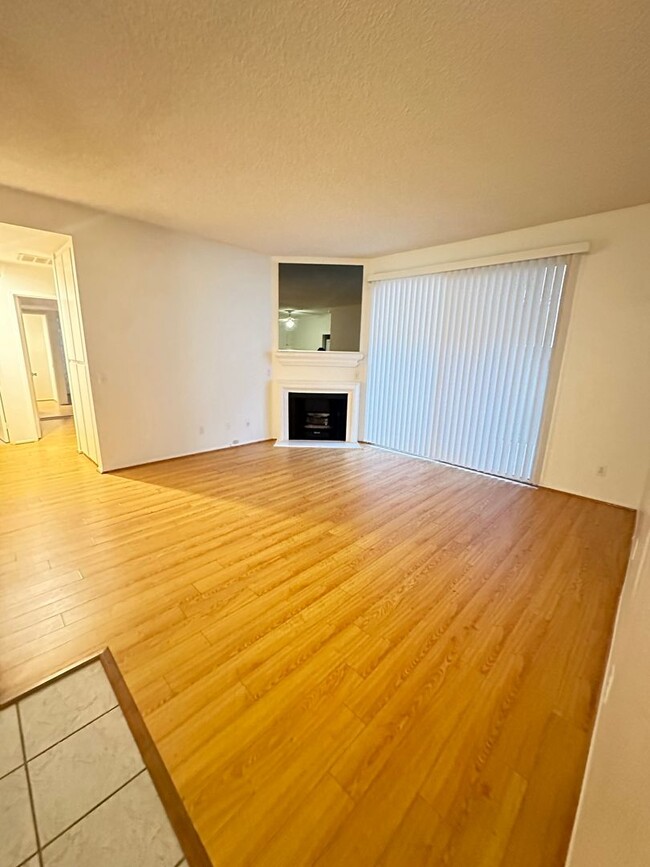 Building Photo - (PENDING APPLICATION) Gated West Lancaster...