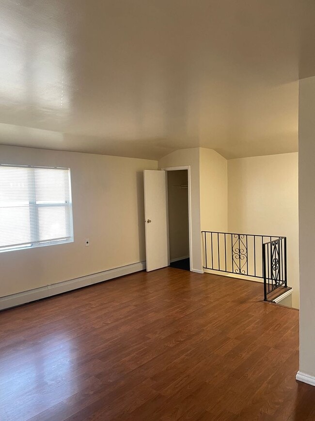 Building Photo - 167-14-167145 145th Ave