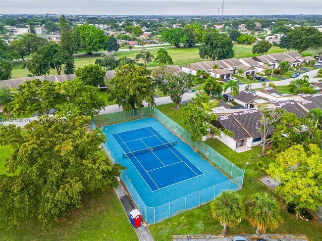 Building Photo - 6343 Pinehurst Trl W