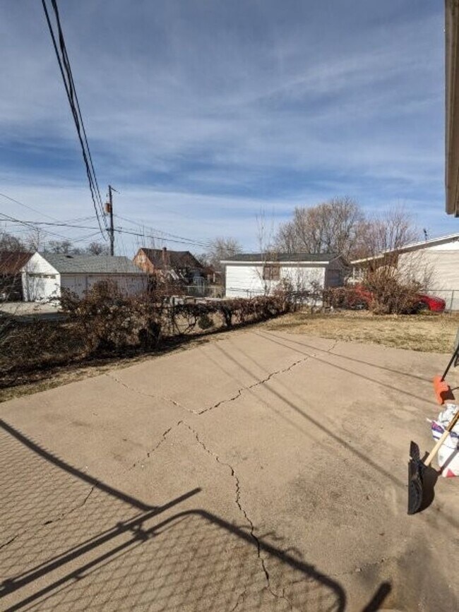 Building Photo - 3429 Quincy Ave