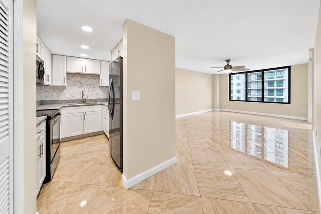 Building Photo - 3051 S Atlantic Ave