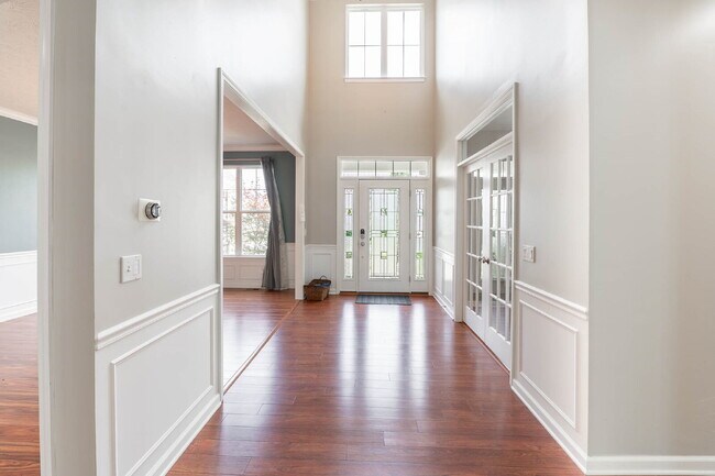 Building Photo - 4 Bedroom , 3 full bath with basement