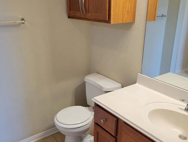 Building Photo - IMMEDIATE MOVE IN! Great 4 Bedroom 4 Bathroom Home