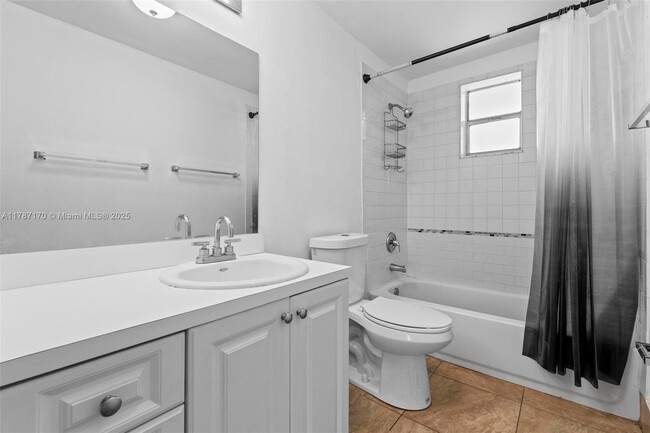 Building Photo - 9375 Fontainebleau Blvd