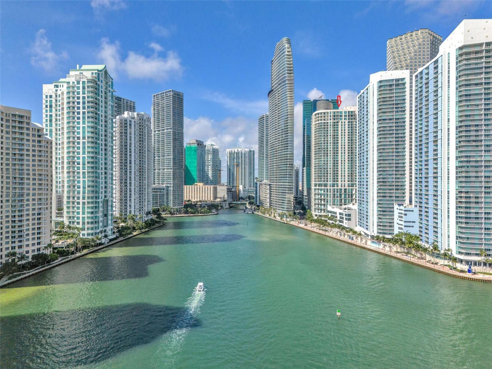 Building Photo - 300 S BISCAYNE