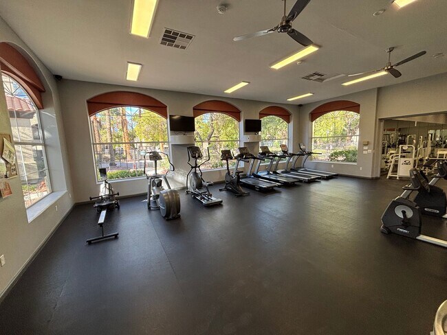 Building Photo - Gorgeous 2bed/2 bath condo in Southwest!